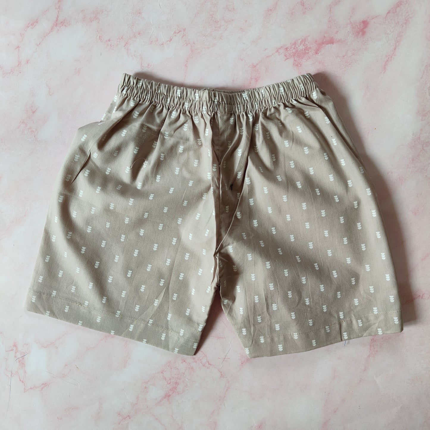 Beige dot